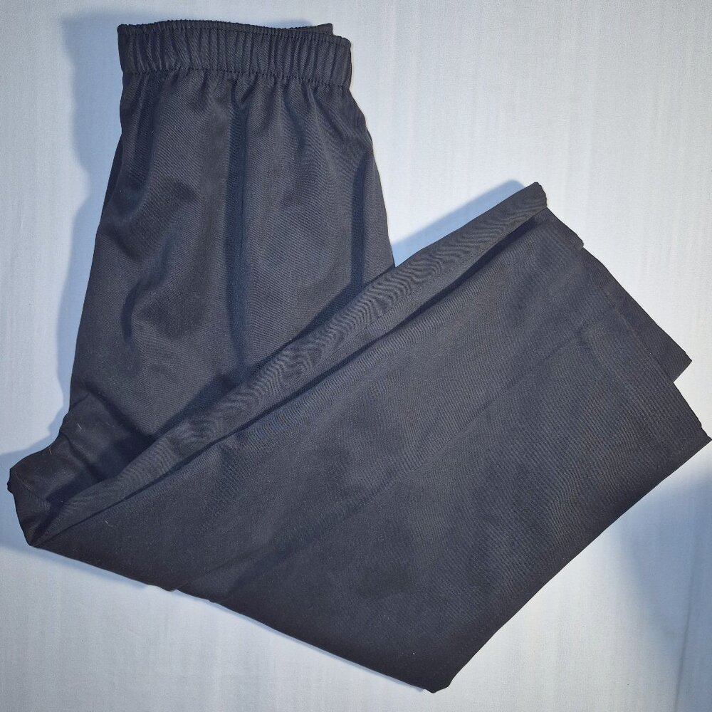 Aria Cropped Capri pants, Black, elastic waist in size 8/ 28" waist